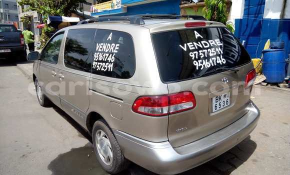 Sayi Na hannu Toyota Sienna Brown Mota in Cotonou a Benin Sayi Na hannu Toyota Sienna Brown Mota in Cotonou a Benin