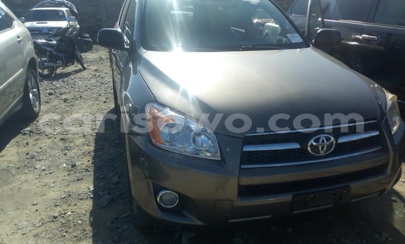 Acheter Import Voiture Toyota RAV4 Marron à Cotonou, Benin Acheter Import Voiture Toyota RAV4 Marron à Cotonou, Benin