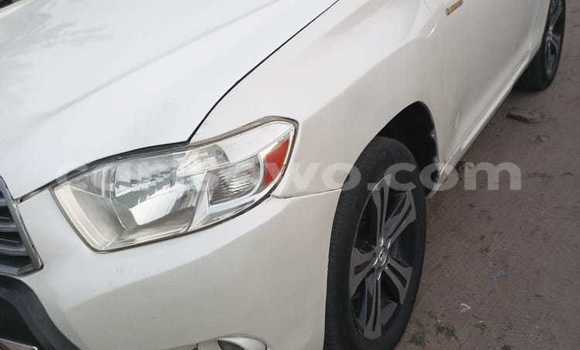 Buy Used Toyota Highlander White Car in Abomey Calavi in Benign Buy Used Toyota Highlander White Car in Abomey Calavi in Benign
