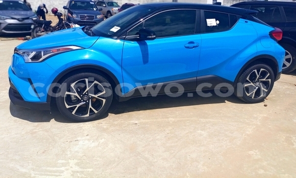 Sayi Na hannu Toyota C-HR Blue Mota in Cotonou a Benin Sayi Na hannu Toyota C-HR Blue Mota in Cotonou a Benin
