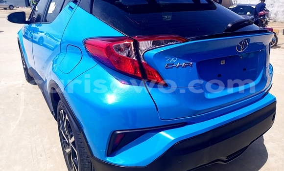 Sayi Na hannu Toyota C-HR Blue Mota in Cotonou a Benin Sayi Na hannu Toyota C-HR Blue Mota in Cotonou a Benin
