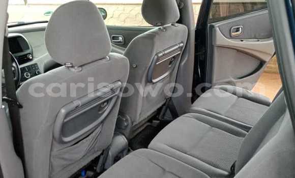 Sayi Na hannu Nissan Almera Tino Blue Mota in Porto Novo a Benin Sayi Na hannu Nissan Almera Tino Blue Mota in Porto Novo a Benin