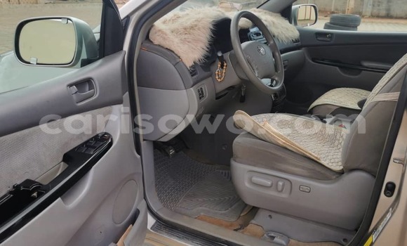 Ra Àlòkù Toyota Sienna Silver Ọkọ̀ in Abomey Calavi ni Benin Ra Àlòkù Toyota Sienna Silver Ọkọ̀ in Abomey Calavi ni Benin
