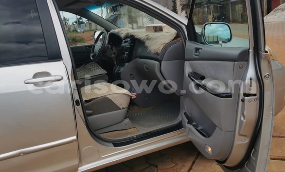Ra Àlòkù Toyota Sienna Silver Ọkọ̀ in Abomey Calavi ni Benin Ra Àlòkù Toyota Sienna Silver Ọkọ̀ in Abomey Calavi ni Benin