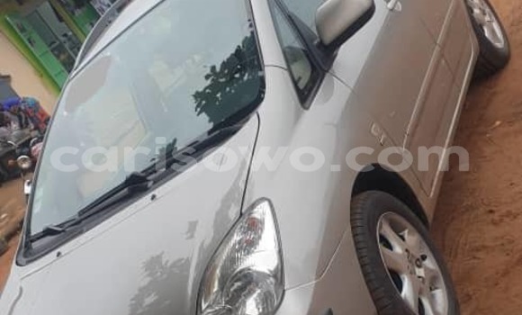 Sayi Na hannu Toyota Corolla Azurfa Mota in Porto Novo a Benin Sayi Na hannu Toyota Corolla Azurfa Mota in Porto Novo a Benin