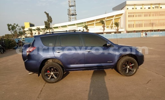 Ra Àlòkù Toyota RAV4 Blue Ọkọ̀ in Cotonou ni Benin Ra Àlòkù Toyota RAV4 Blue Ọkọ̀ in Cotonou ni Benin