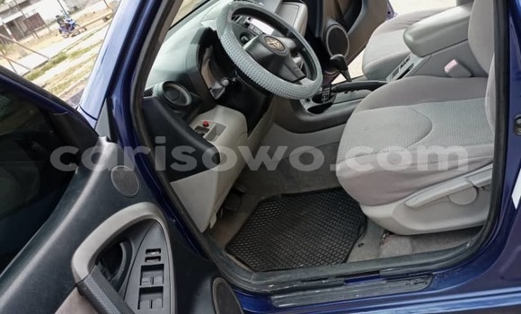Ra Àlòkù Toyota RAV4 Blue Ọkọ̀ in Cotonou ni Benin Ra Àlòkù Toyota RAV4 Blue Ọkọ̀ in Cotonou ni Benin