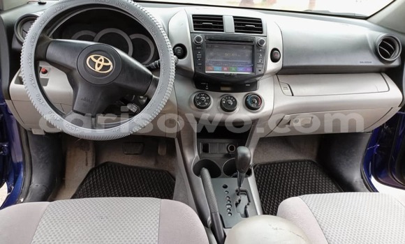 Ra Àlòkù Toyota RAV4 Blue Ọkọ̀ in Cotonou ni Benin Ra Àlòkù Toyota RAV4 Blue Ọkọ̀ in Cotonou ni Benin