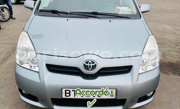 Sayi Na hannu Toyota Corolla Verso Azurfa Mota in Abomey Calavi a Benin