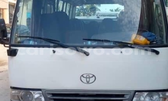 Sayi Na hannu Toyota Coaster White Babbar mota in Abomey Calavi a Benin