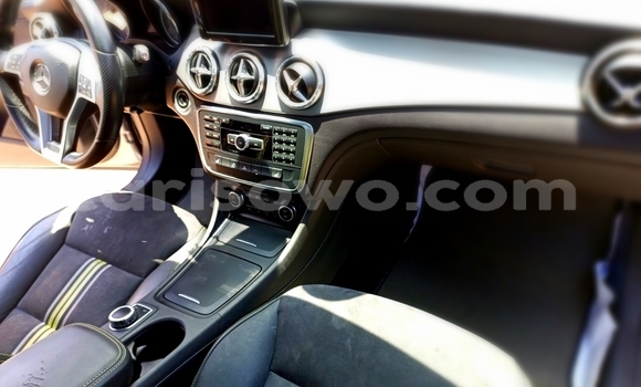 Sayi Na hannu Mercedes-Benz CLA-klasse AMG Azurfa Mota in Cotonou a Benin Sayi Na hannu Mercedes-Benz CLA-klasse AMG Azurfa Mota in Cotonou a Benin