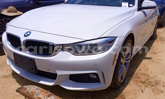 Acheter Occasion Voiture BMW M4 Blanc à Cotonou, Benin Acheter Occasion Voiture BMW M4 Blanc à Cotonou, Benin