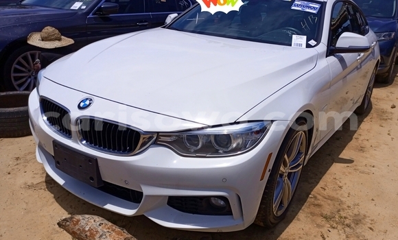 Acheter Occasion Voiture BMW M4 Blanc à Cotonou, Benin Acheter Occasion Voiture BMW M4 Blanc à Cotonou, Benin