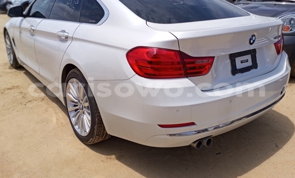 Acheter Occasion Voiture BMW M4 Blanc à Cotonou, Benin Acheter Occasion Voiture BMW M4 Blanc à Cotonou, Benin