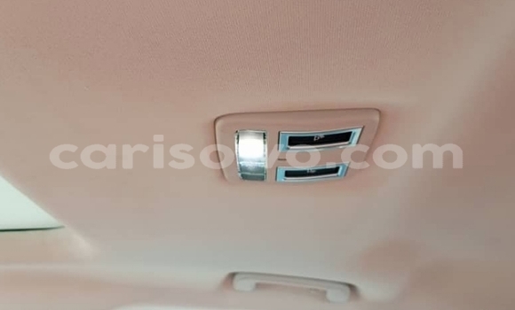 Ra Àlòkù Jaguar XE funfun Ọkọ̀ in Cotonou ni Benin Ra Àlòkù Jaguar XE funfun Ọkọ̀ in Cotonou ni Benin