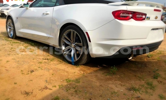 Acheter Occasion Voiture Chevrolet Camaro Blanc à Cotonou, Benin Acheter Occasion Voiture Chevrolet Camaro Blanc à Cotonou, Benin