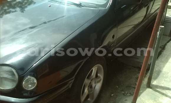 Acheter Occasion Voiture Toyota Corolla Noir à Cotonou au Benin Acheter Occasion Voiture Toyota Corolla Noir à Cotonou au Benin