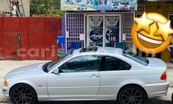 Sayi Na hannu BMW 326 Blue Mota in Cotonou a Benin Sayi Na hannu BMW 326 Blue Mota in Cotonou a Benin