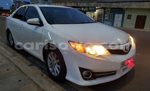 Ra Àlòkù Toyota Camry funfun Ọkọ̀ in Abomey Calavi ni Benin Ra Àlòkù Toyota Camry funfun Ọkọ̀ in Abomey Calavi ni Benin