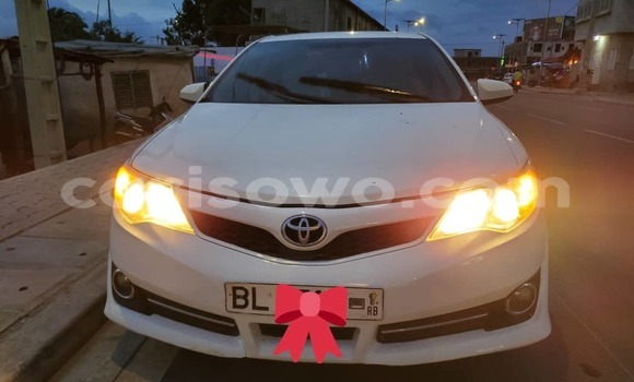 Ra Àlòkù Toyota Camry funfun Ọkọ̀ in Abomey Calavi ni Benin Ra Àlòkù Toyota Camry funfun Ọkọ̀ in Abomey Calavi ni Benin