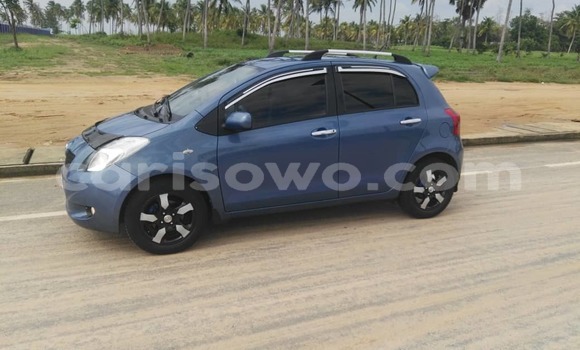 Sayi Na hannu Toyota Yaris Blue Mota in Cotonou a Benin