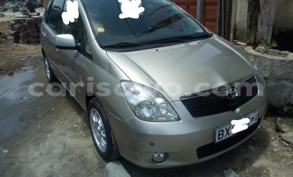 Ra Àlòkù Toyota Corolla Verso Silver Ọkọ̀ in Cotonou ni Benin Ra Àlòkù Toyota Corolla Verso Silver Ọkọ̀ in Cotonou ni Benin