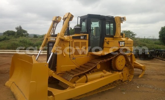 Ra Àlòkù IVECO Massif funfun Ọkọ̀ in Cotonou ni Benin