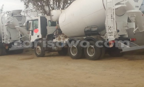 Ra Àlòkù IVECO Massif funfun Ọkọ̀ in Cotonou ni Benin Ra Àlòkù IVECO Massif funfun Ọkọ̀ in Cotonou ni Benin