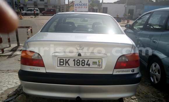 Sayi Na hannu Toyota Avensis Azurfa Mota in Cotonou a Benin Sayi Na hannu Toyota Avensis Azurfa Mota in Cotonou a Benin