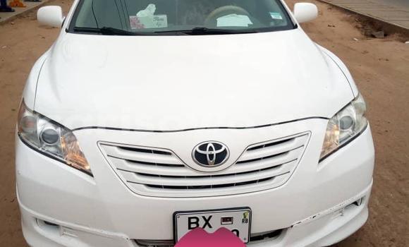 Ra Àlòkù Toyota Camry funfun Ọkọ̀ in Cotonou ni Benin Ra Àlòkù Toyota Camry funfun Ọkọ̀ in Cotonou ni Benin