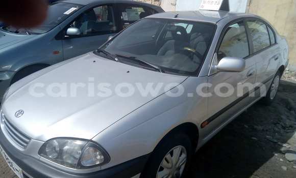 Sayi Na hannu Toyota Avensis Azurfa Mota in Cotonou a Benin Sayi Na hannu Toyota Avensis Azurfa Mota in Cotonou a Benin