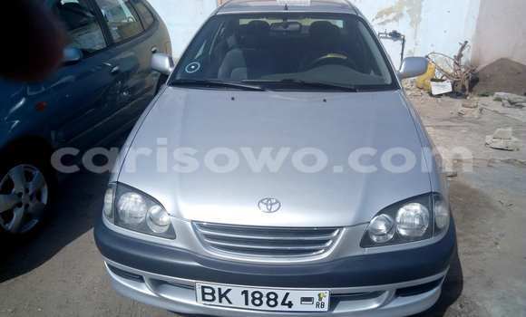 Sayi Na hannu Toyota Avensis Azurfa Mota in Cotonou a Benin Sayi Na hannu Toyota Avensis Azurfa Mota in Cotonou a Benin