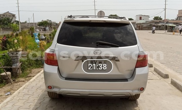Ra Àlòkù Toyota Highlander Silver Ọkọ̀ in Abomey Calavi ni Benin Ra Àlòkù Toyota Highlander Silver Ọkọ̀ in Abomey Calavi ni Benin