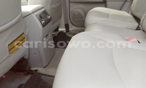 Ra Àlòkù Toyota Highlander Silver Ọkọ̀ in Abomey Calavi ni Benin Ra Àlòkù Toyota Highlander Silver Ọkọ̀ in Abomey Calavi ni Benin