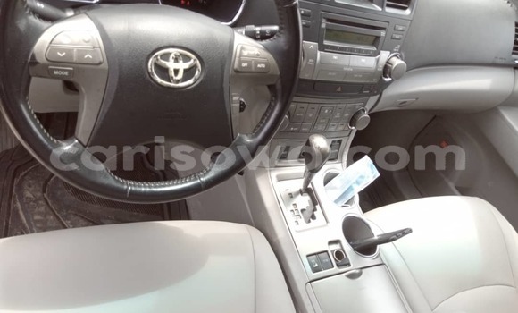 Ra Àlòkù Toyota Highlander Silver Ọkọ̀ in Abomey Calavi ni Benin Ra Àlòkù Toyota Highlander Silver Ọkọ̀ in Abomey Calavi ni Benin