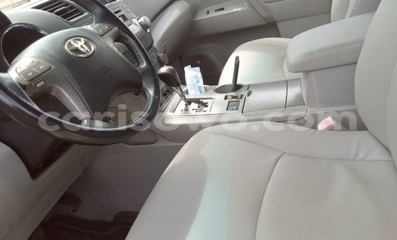 Ra Àlòkù Toyota Highlander Silver Ọkọ̀ in Abomey Calavi ni Benin Ra Àlòkù Toyota Highlander Silver Ọkọ̀ in Abomey Calavi ni Benin