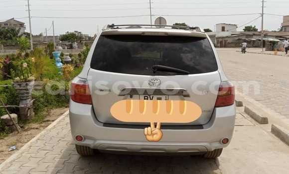 Ra Àlòkù Toyota Highlander Silver Ọkọ̀ in Abomey Calavi ni Benin Ra Àlòkù Toyota Highlander Silver Ọkọ̀ in Abomey Calavi ni Benin
