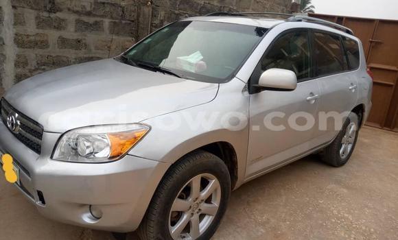 Ra Àlòkù Toyota RAV4 Silver Ọkọ̀ in Abomey Calavi ni Benin Ra Àlòkù Toyota RAV4 Silver Ọkọ̀ in Abomey Calavi ni Benin