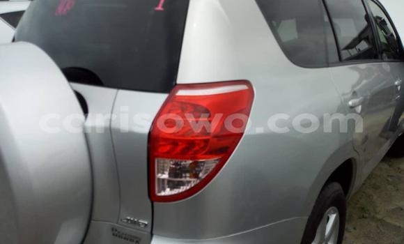 Ra Àlòkù Toyota RAV4 Silver Ọkọ̀ in Abomey Calavi ni Benin Ra Àlòkù Toyota RAV4 Silver Ọkọ̀ in Abomey Calavi ni Benin