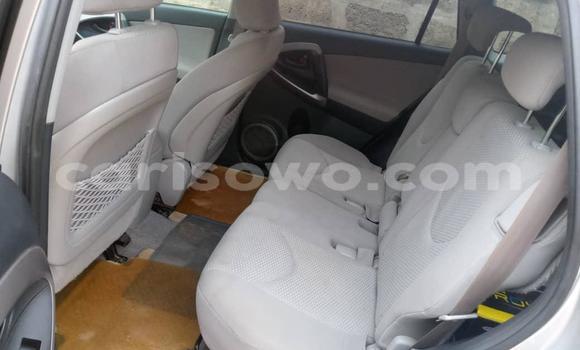 Ra Àlòkù Toyota RAV4 Silver Ọkọ̀ in Abomey Calavi ni Benin Ra Àlòkù Toyota RAV4 Silver Ọkọ̀ in Abomey Calavi ni Benin