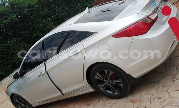 Ra Àlòkù Hyundai Sonata Silver Ọkọ̀ in Abomey Calavi ni Benin Ra Àlòkù Hyundai Sonata Silver Ọkọ̀ in Abomey Calavi ni Benin