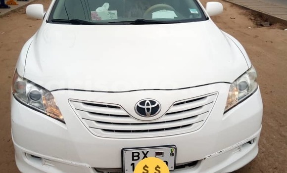 Ra Àlòkù Toyota Camry funfun Ọkọ̀ in Abomey Calavi ni Benin Ra Àlòkù Toyota Camry funfun Ọkọ̀ in Abomey Calavi ni Benin