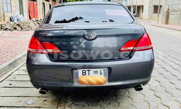 Ra Àlòkù Toyota Avalon Silver Ọkọ̀ in Abomey Calavi ni Benin Ra Àlòkù Toyota Avalon Silver Ọkọ̀ in Abomey Calavi ni Benin