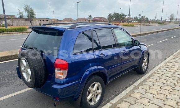 Sayi Na hannu Toyota RAV4 Blue Mota in Abomey Calavi a Benin