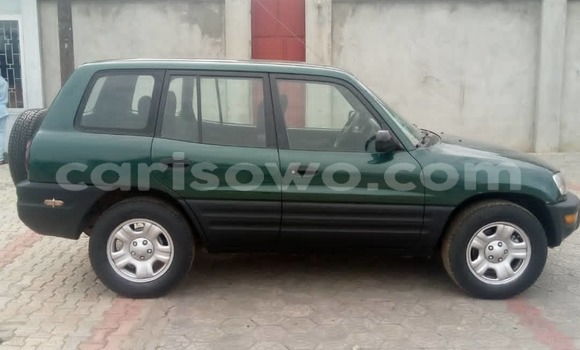 Sayi Na hannu Toyota RAV4 Green Mota in Abomey Calavi a Benin