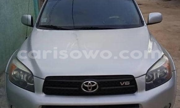 Sayi Na hannu Toyota RAV4 Azurfa Mota in Abomey Calavi a Benin Sayi Na hannu Toyota RAV4 Azurfa Mota in Abomey Calavi a Benin