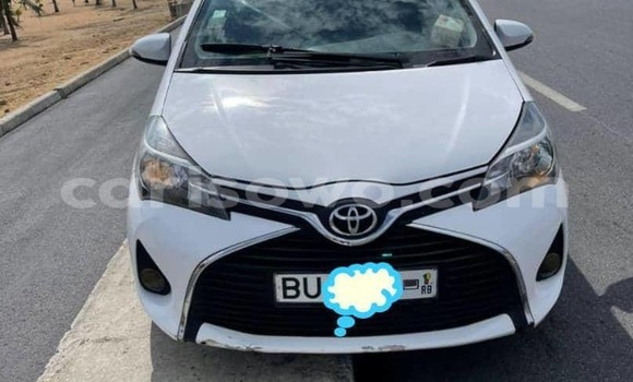 Acheter Occasion Voiture Toyota Yaris Blanc à Abomey Calavi, Benin