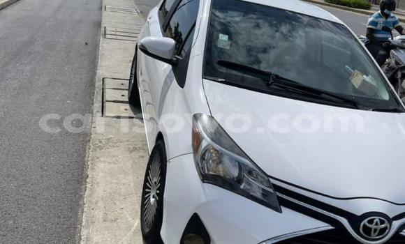 Ra Àlòkù Toyota Yaris funfun Ọkọ̀ in Abomey Calavi ni Benin Ra Àlòkù Toyota Yaris funfun Ọkọ̀ in Abomey Calavi ni Benin