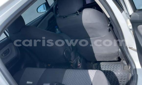 Ra Àlòkù Toyota Yaris funfun Ọkọ̀ in Abomey Calavi ni Benin Ra Àlòkù Toyota Yaris funfun Ọkọ̀ in Abomey Calavi ni Benin