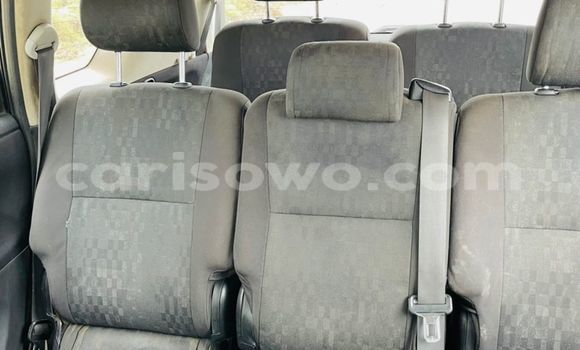 Sayi Na hannu Toyota Avensis Verso Azurfa Mota in Abomey Calavi a Benin Sayi Na hannu Toyota Avensis Verso Azurfa Mota in Abomey Calavi a Benin